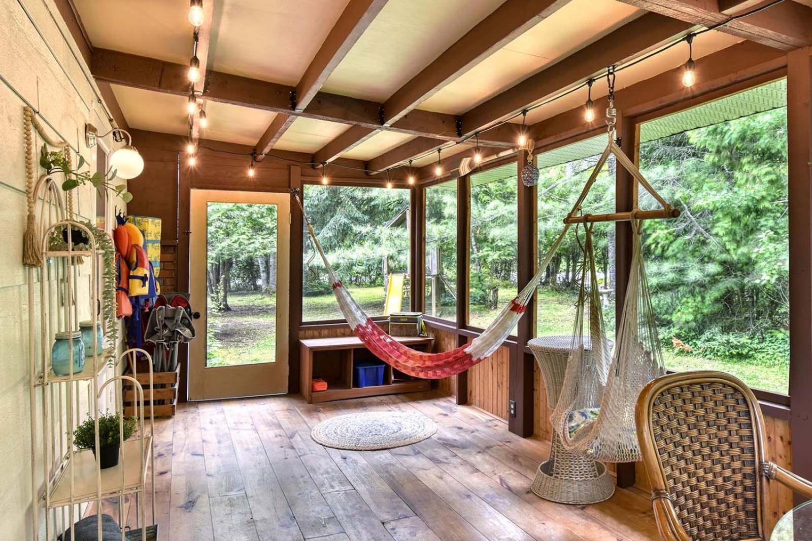 Le Chickadee Chalet, Near Mont-Tremblant, River & Beach View, Wooded Area