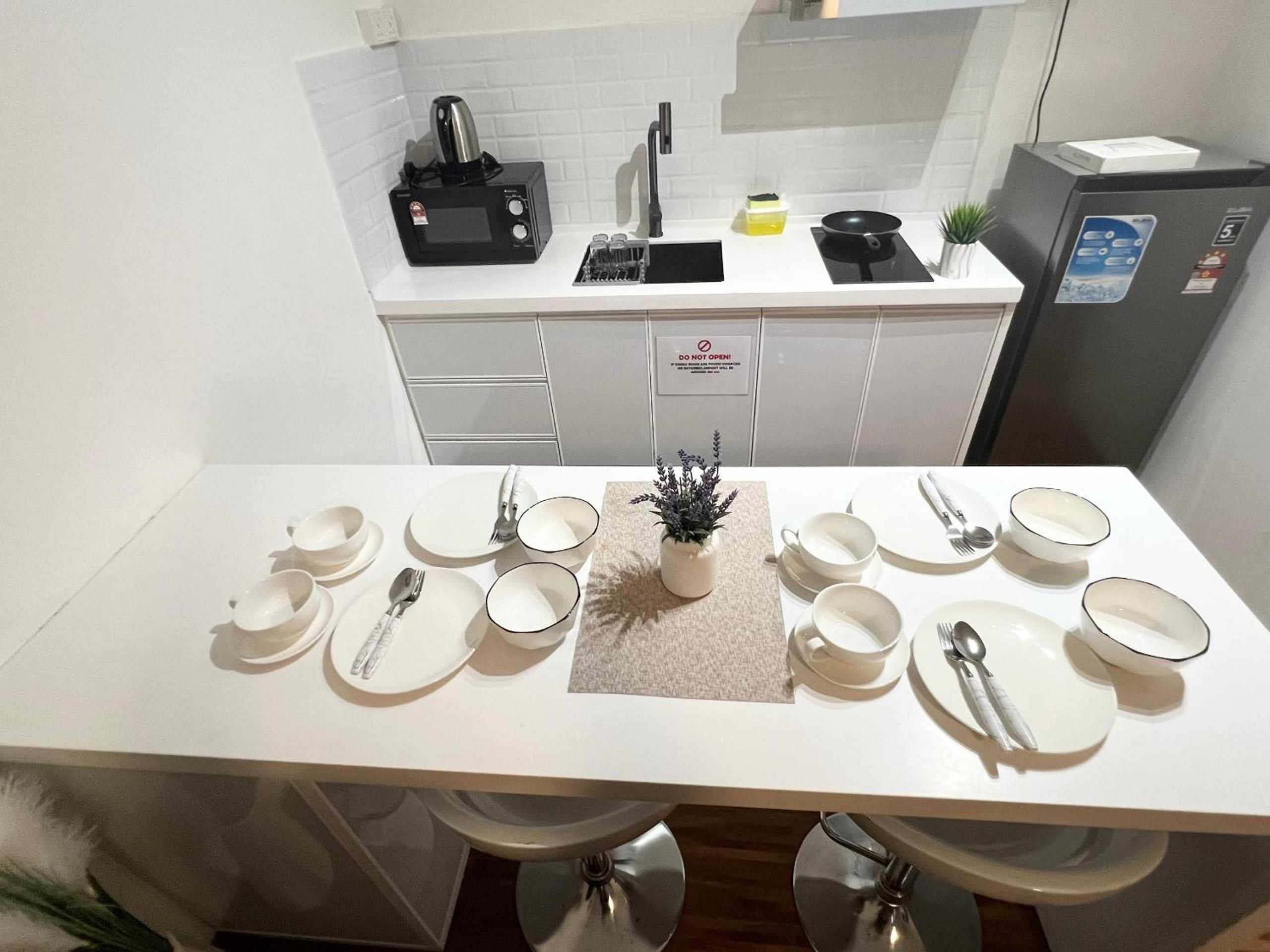 K Avenue DELUXE STUDIO 4-5PAX 5MIN TO KKIA