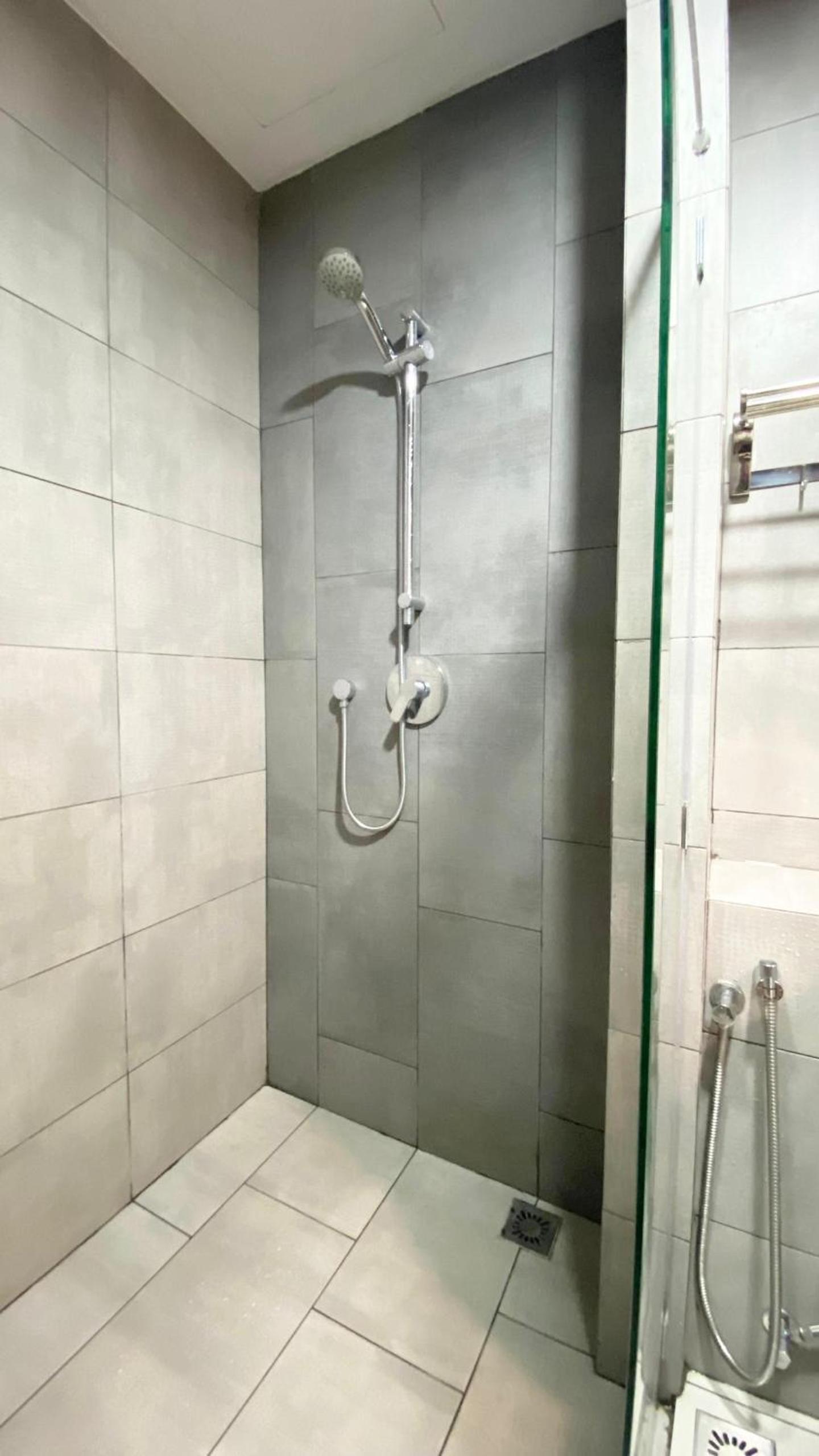 K Avenue DELUXE STUDIO 4-5PAX 5MIN TO KKIA
