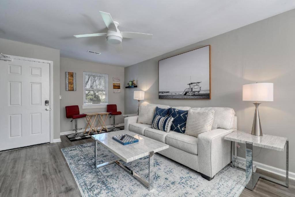 Stylish Haven NEW Walk to the Ocean Smart TVs Wifi view 4