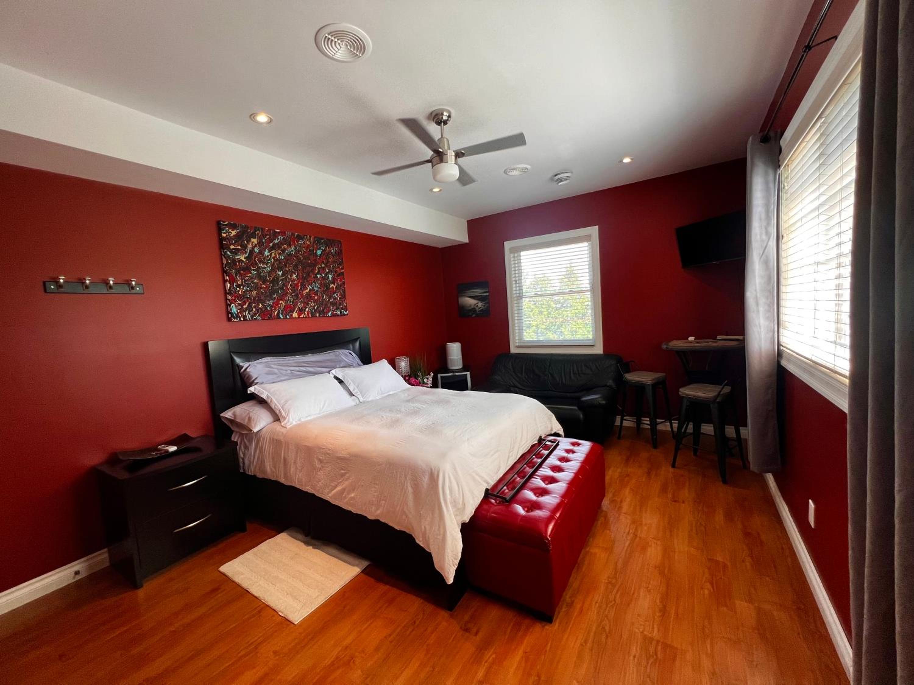 Sunset Suites in Niagara Wine Country
