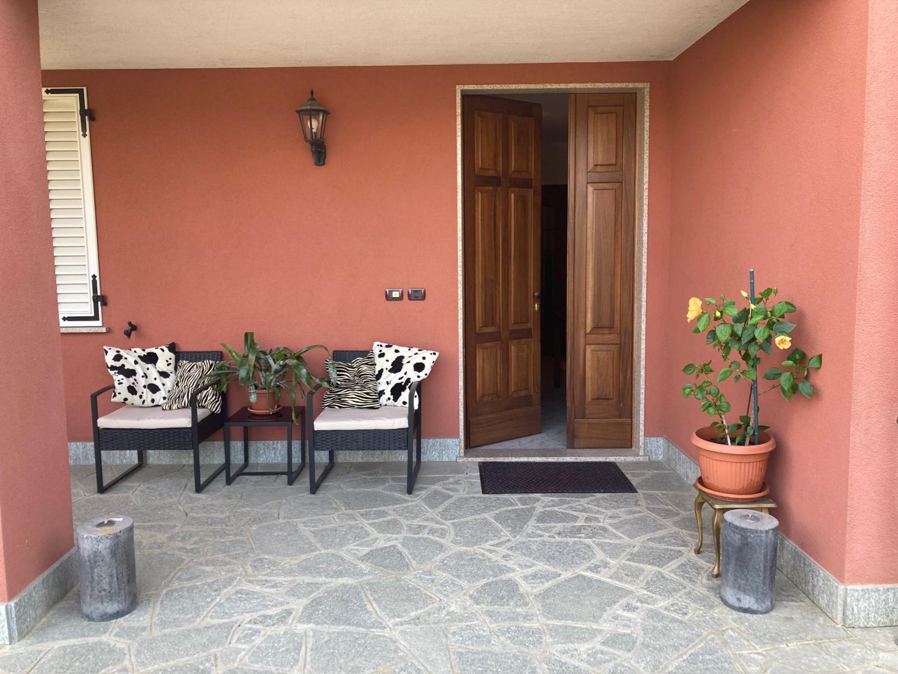 Casa Finestre Bianche
