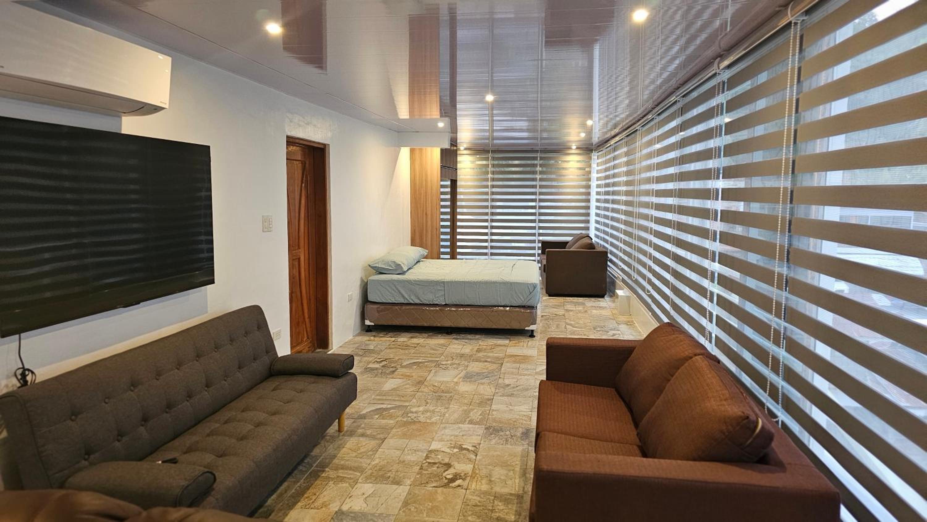 Lydia's House, Samal beach front apartments
