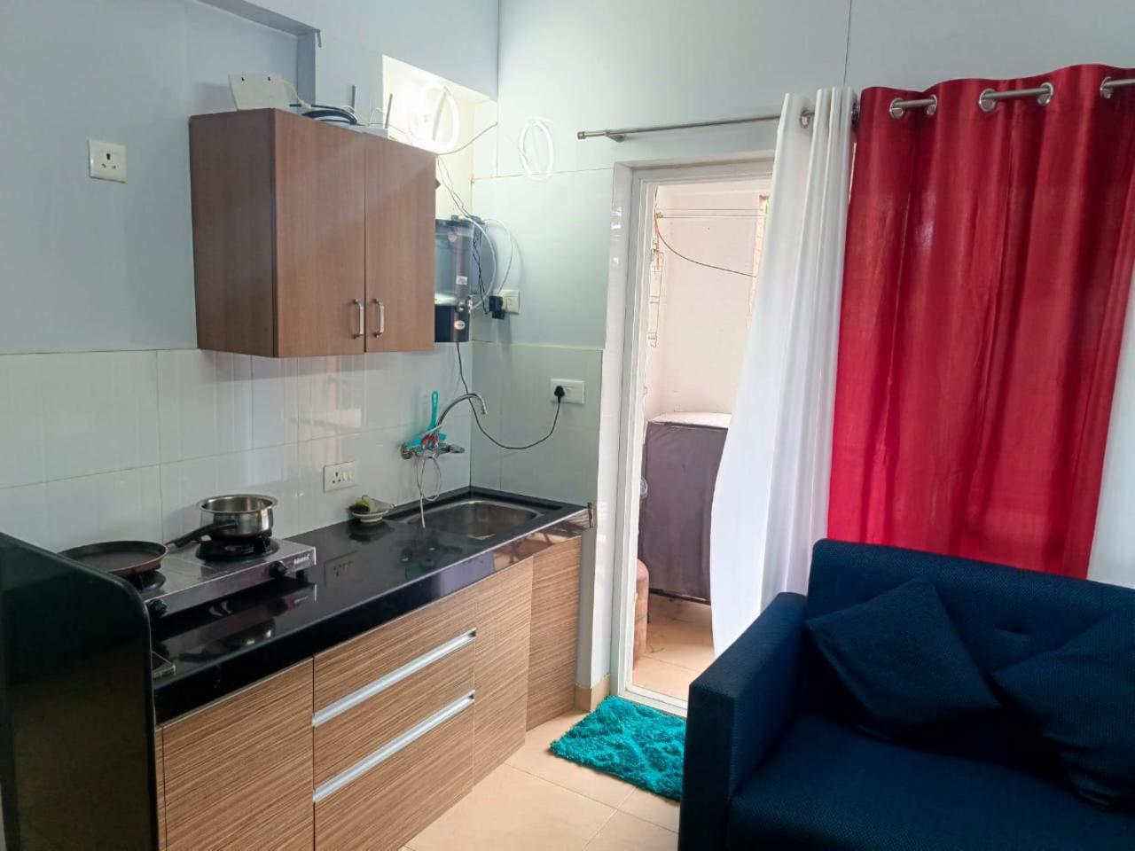 Beautiful 1 BHK With Pool Wi-Fi Cooking Gas Gym Caretakers view 4