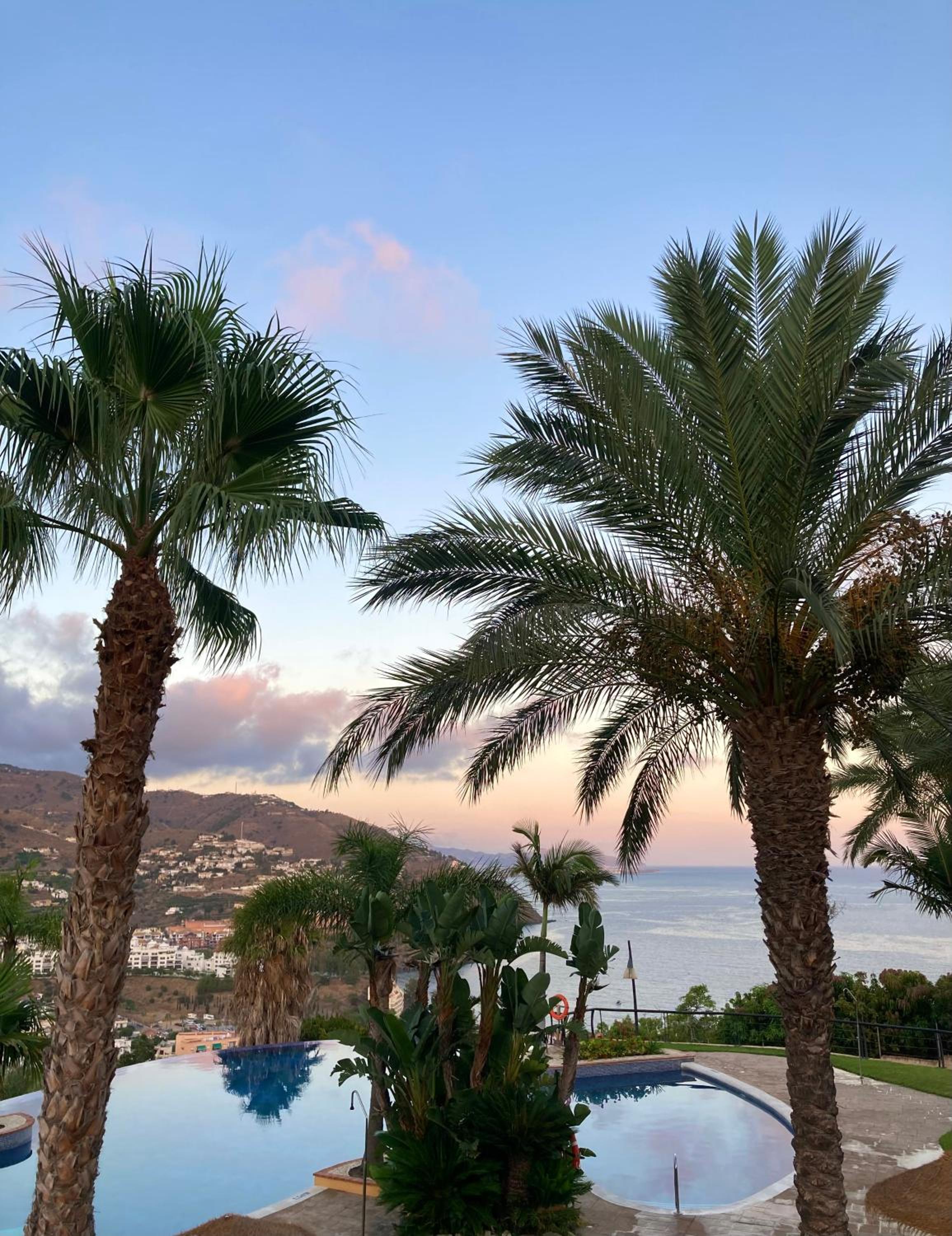 Hotel Casa Jazmín Fuentes de Almuñecar - Image 1