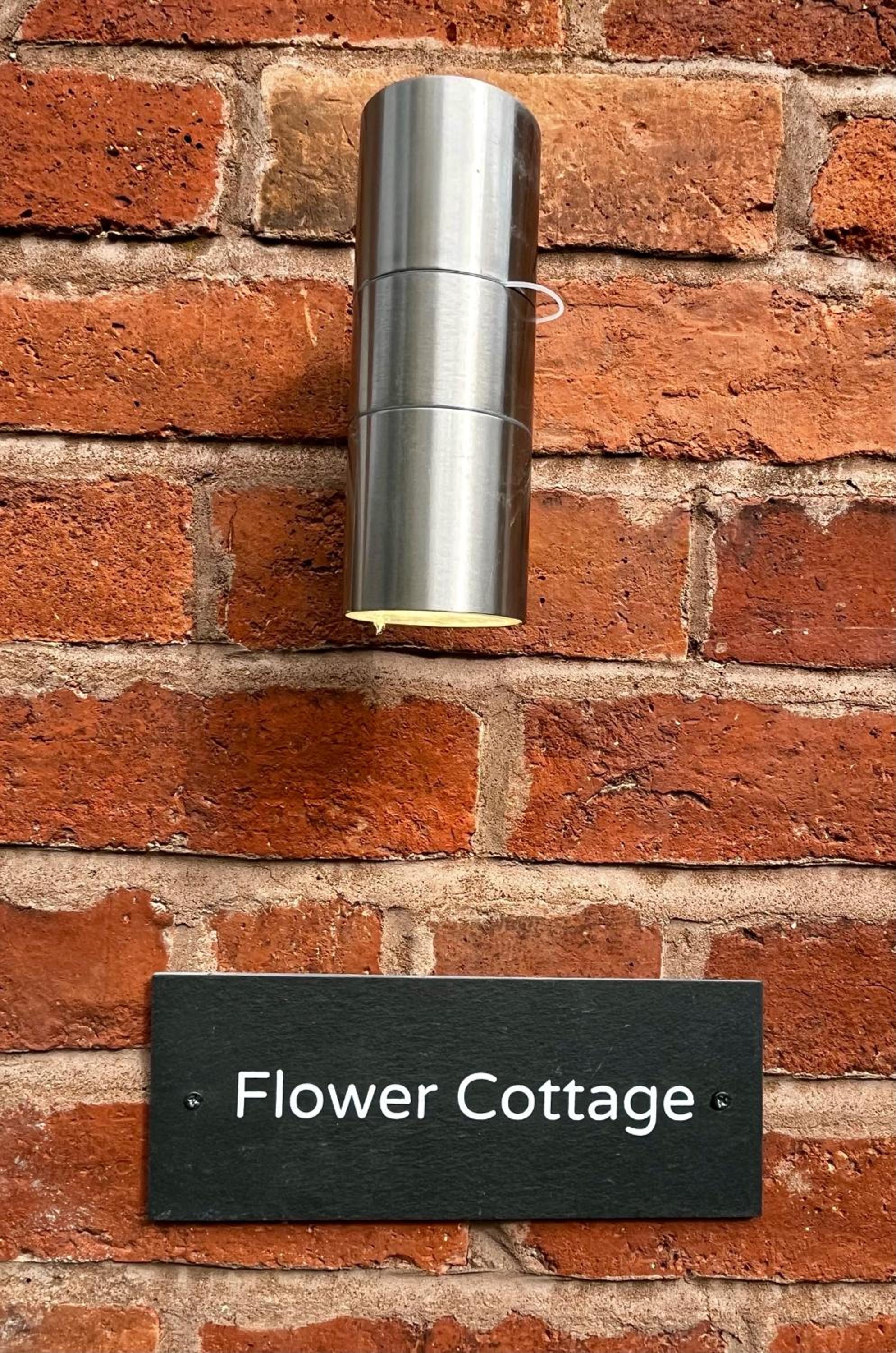 Flower Cottage by Ludlow Castle with Onsite Parking view 2