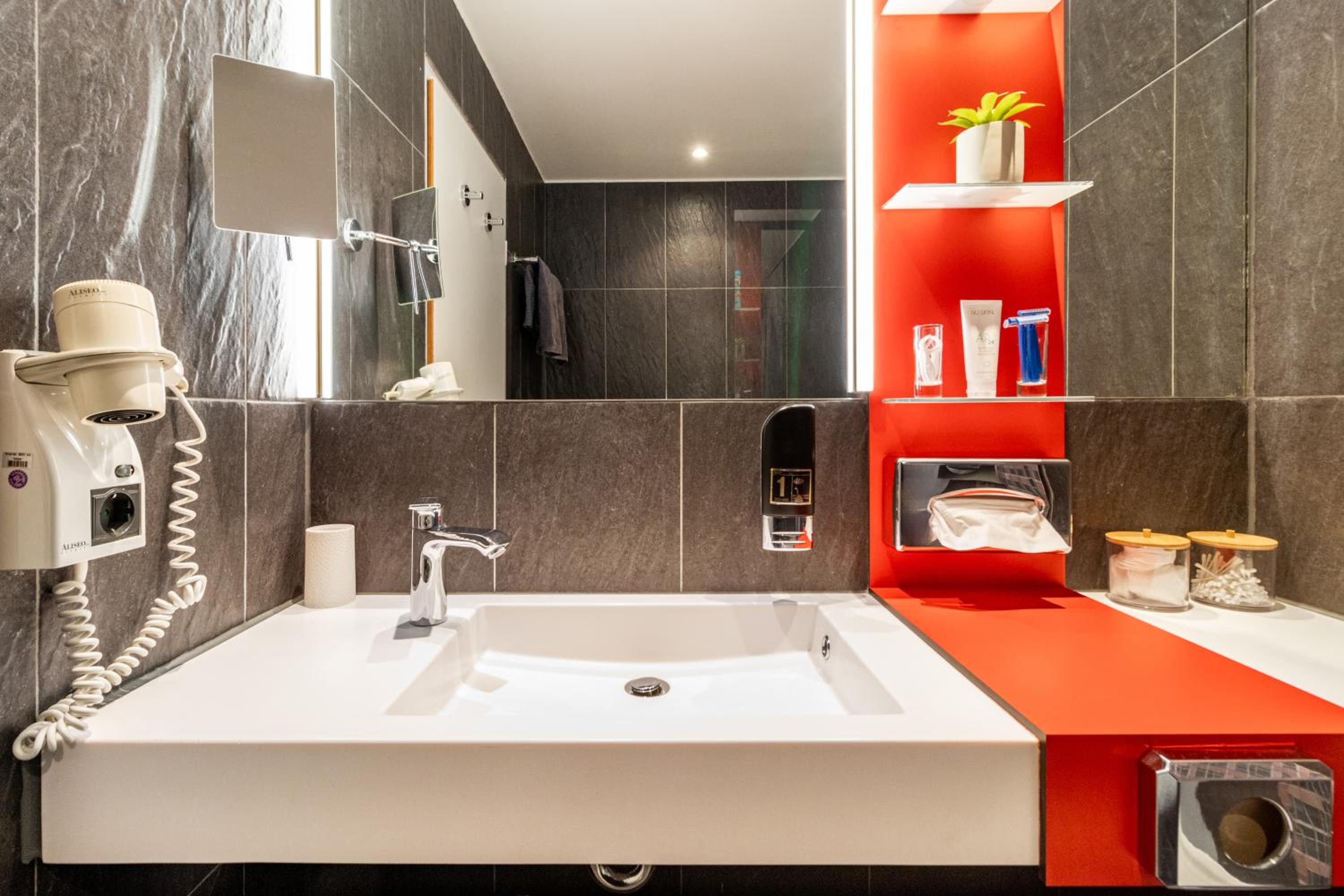 Nähe Frankfurt Messe mit Netflix und Balkon
