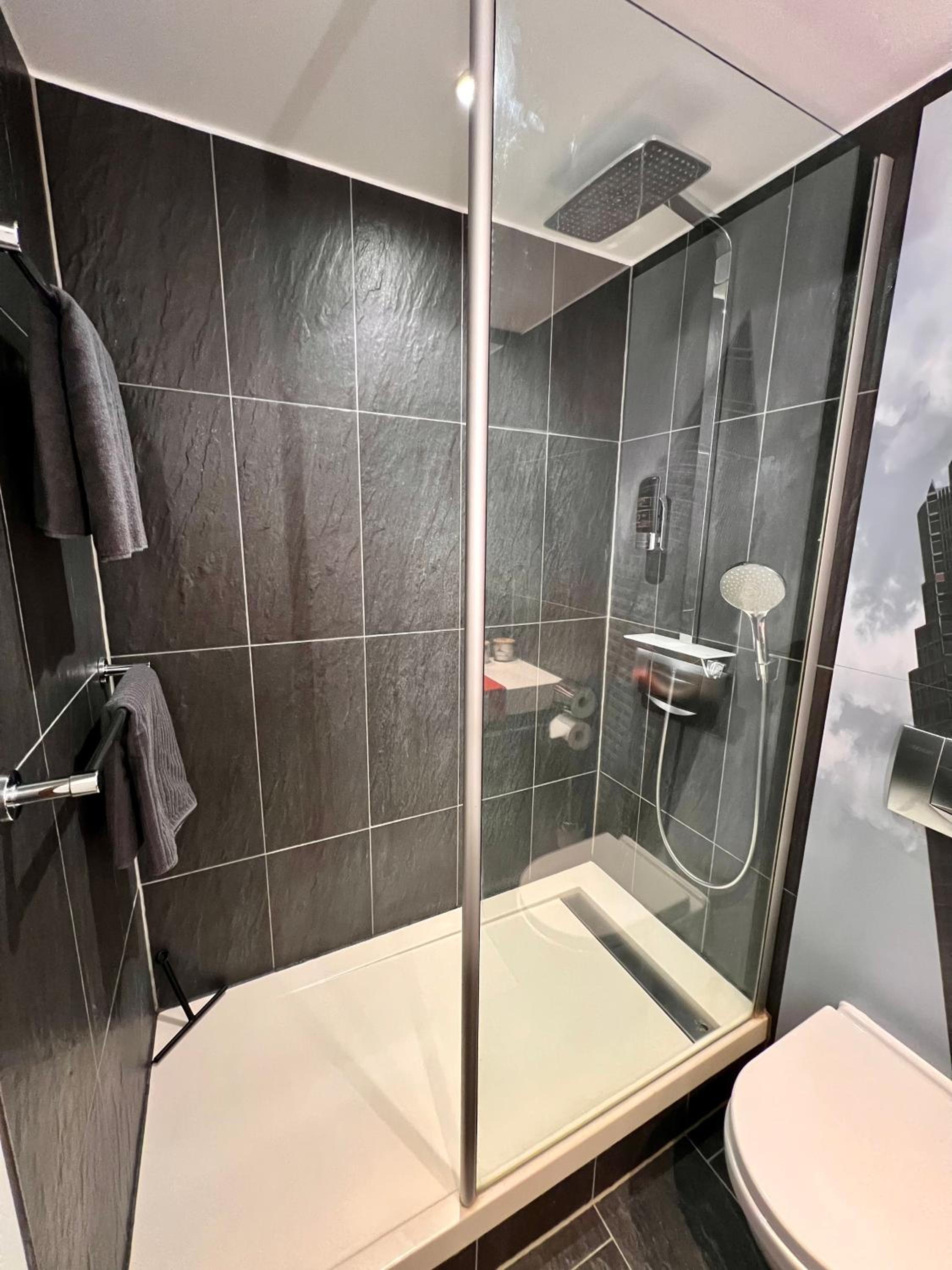 Nähe Frankfurt Messe mit Netflix und Balkon
