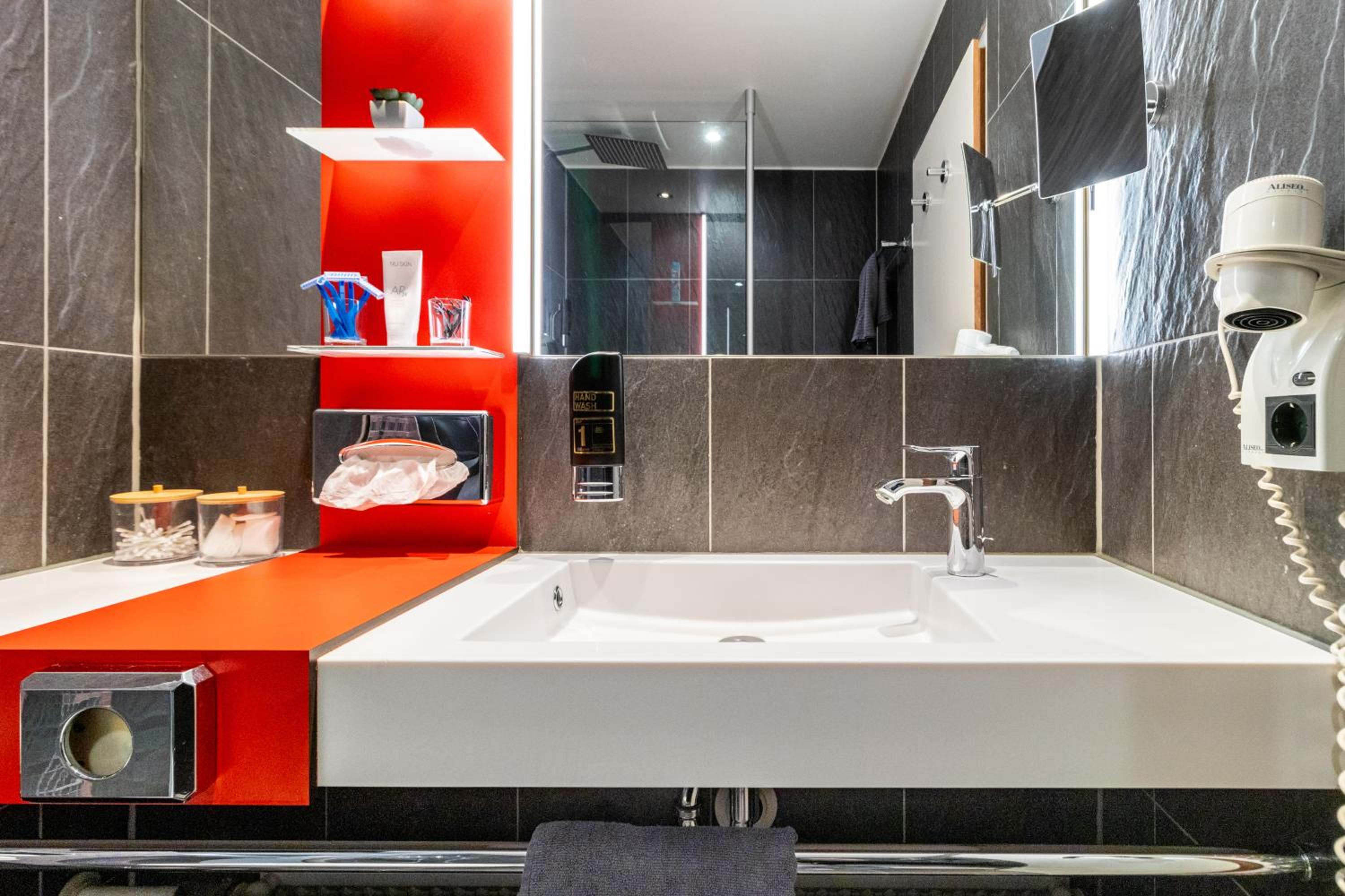 Nähe Frankfurt Messe mit Netflix und Balkon