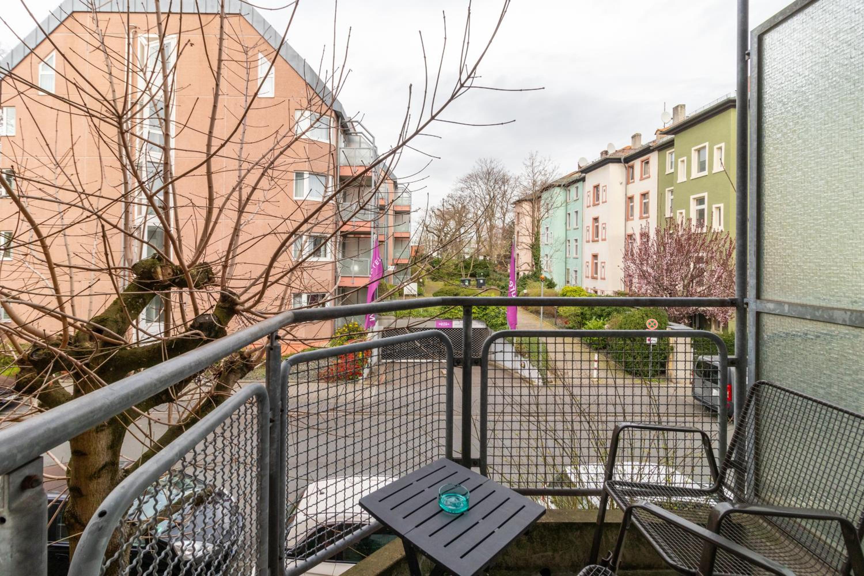 Nähe Frankfurt Messe mit Netflix und Balkon