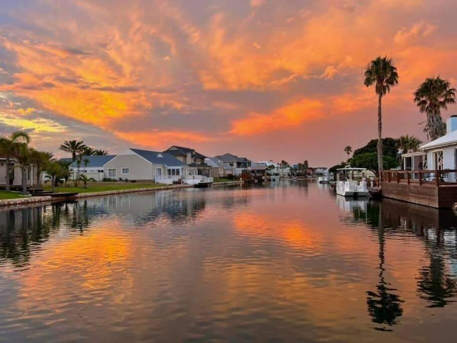 Jeffreys Bay - Life on the Canals