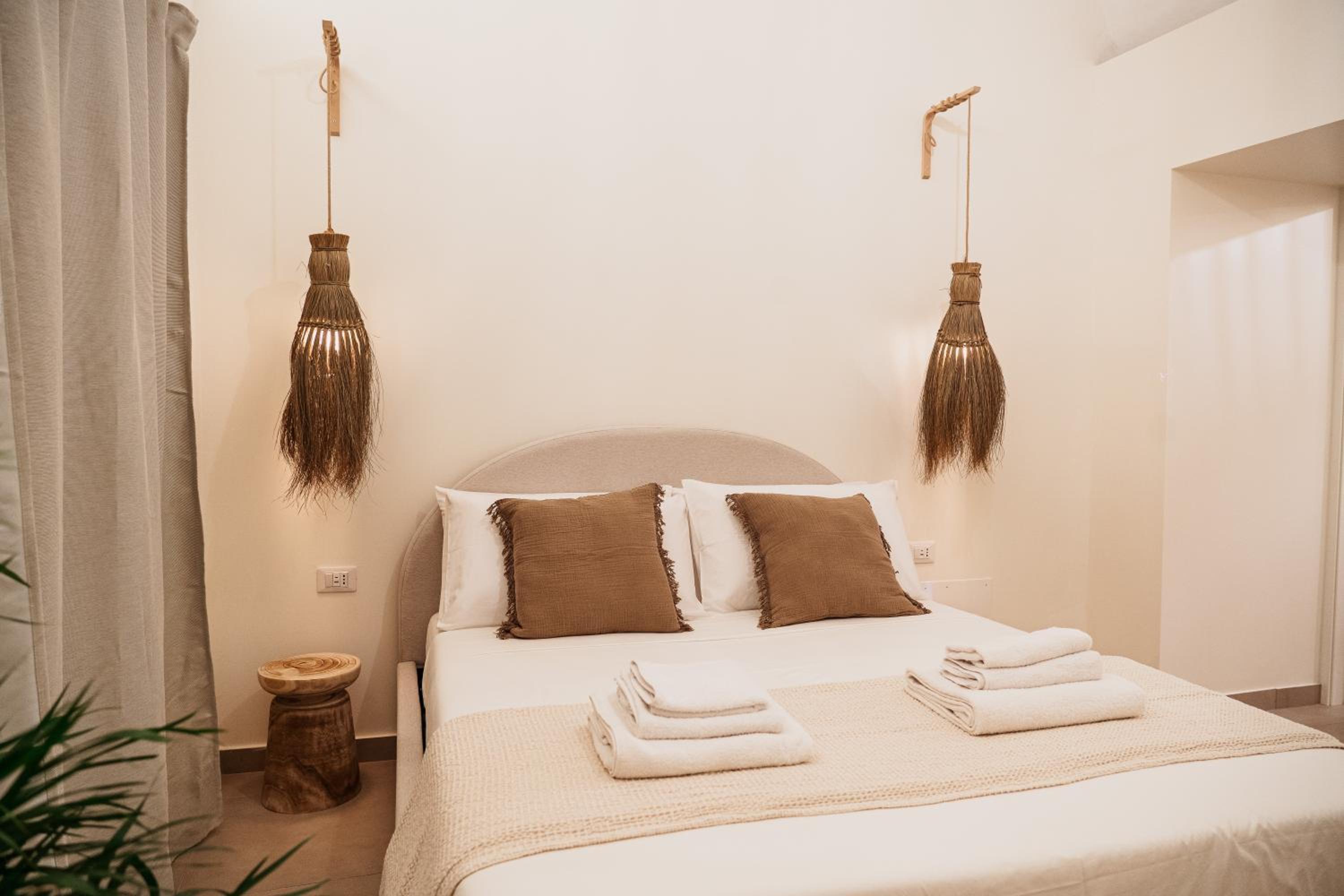 OAZA Design Apartments Jacuzzi Suite or Shower City Center Catania