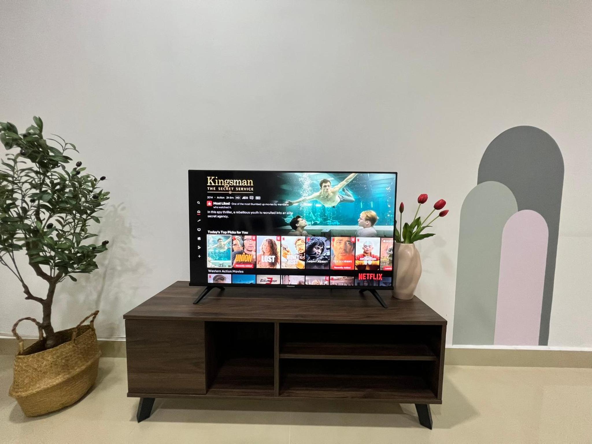 YOLO4 4BR 10PAX CentralTown Netflix photo 3