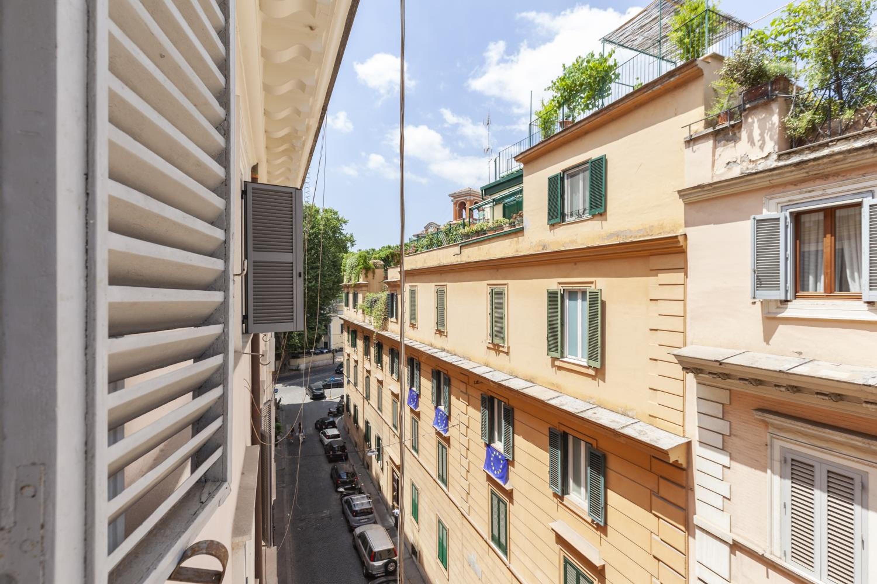 Spanish Steps Historic Apartment