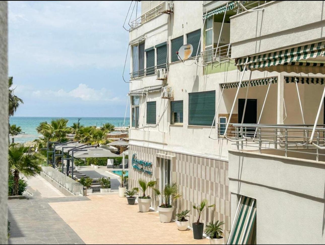 Apartments Qerret Golem beachfront