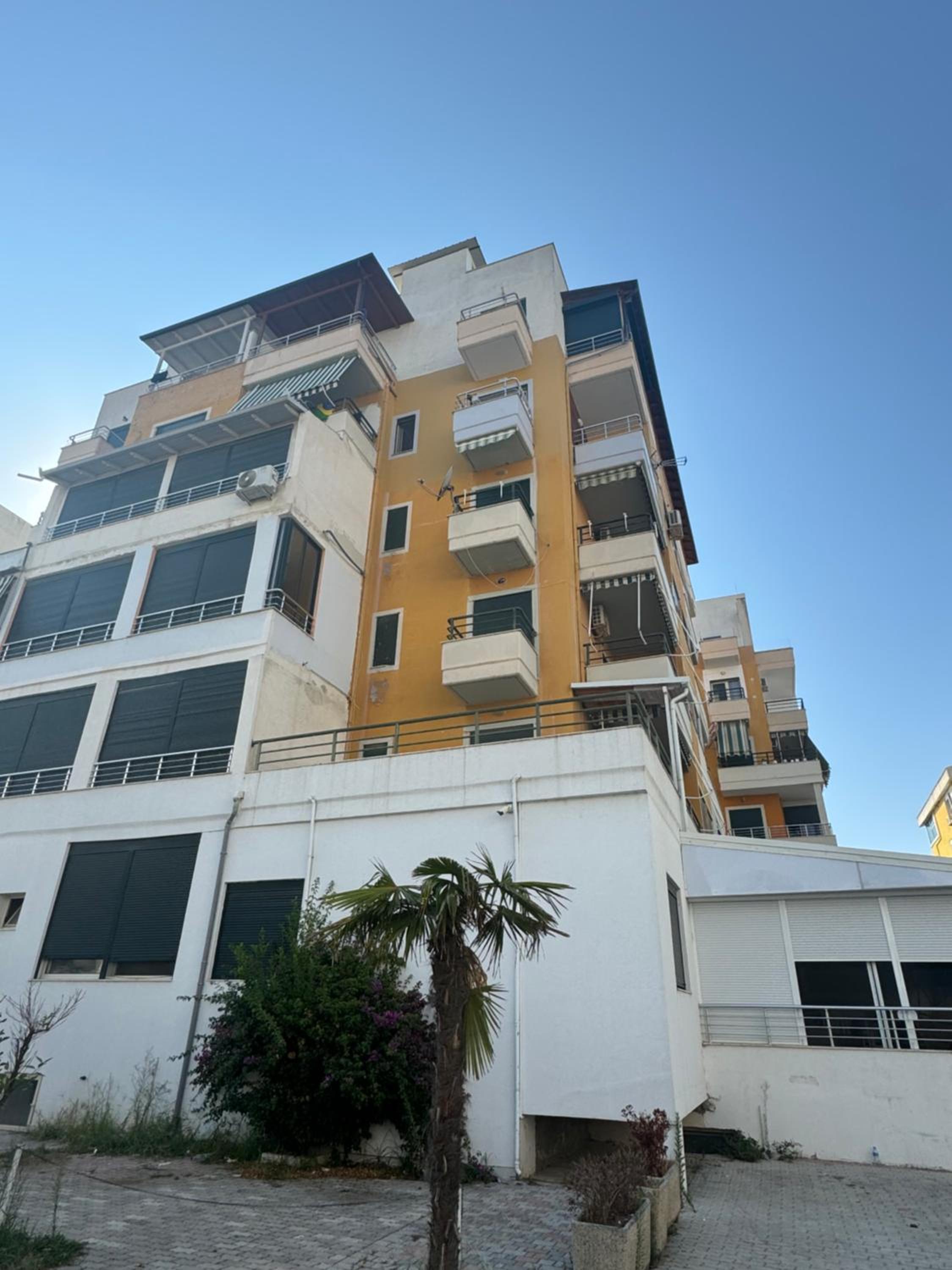 Apartments Qerret Golem beachfront