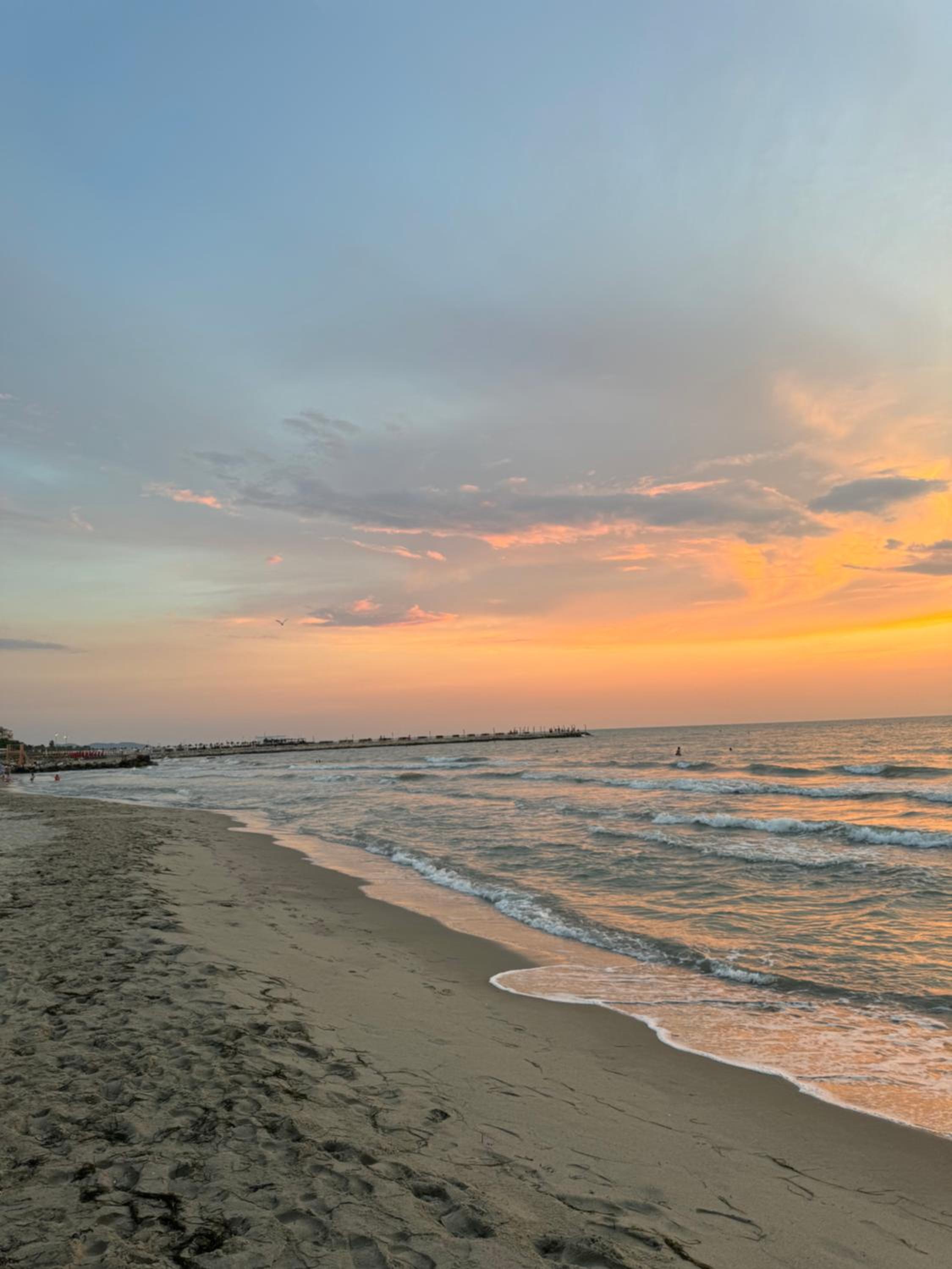 Apartments Qerret Golem beachfront