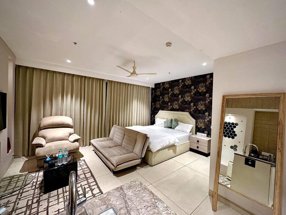 Luxury Studios Key 3 view 3