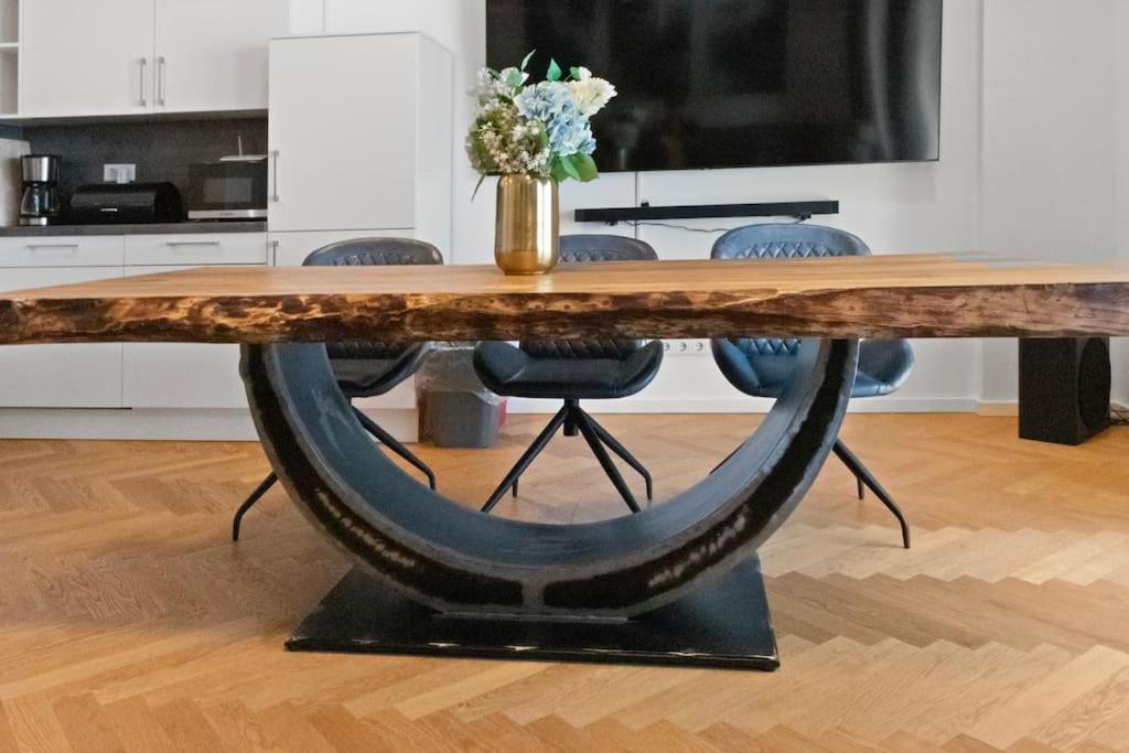 Luxus im Zentrum für 6 Personen, 3 Zimmer, Balkon, WLAN