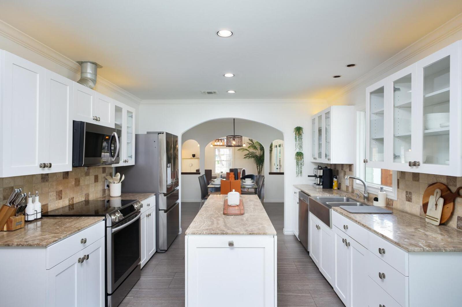 Casa Blanca Estate Lux 5BR4BA view 3