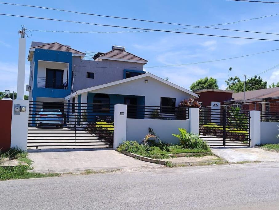 Hotel 5 Bedroom Villa Gated Community - Image 1