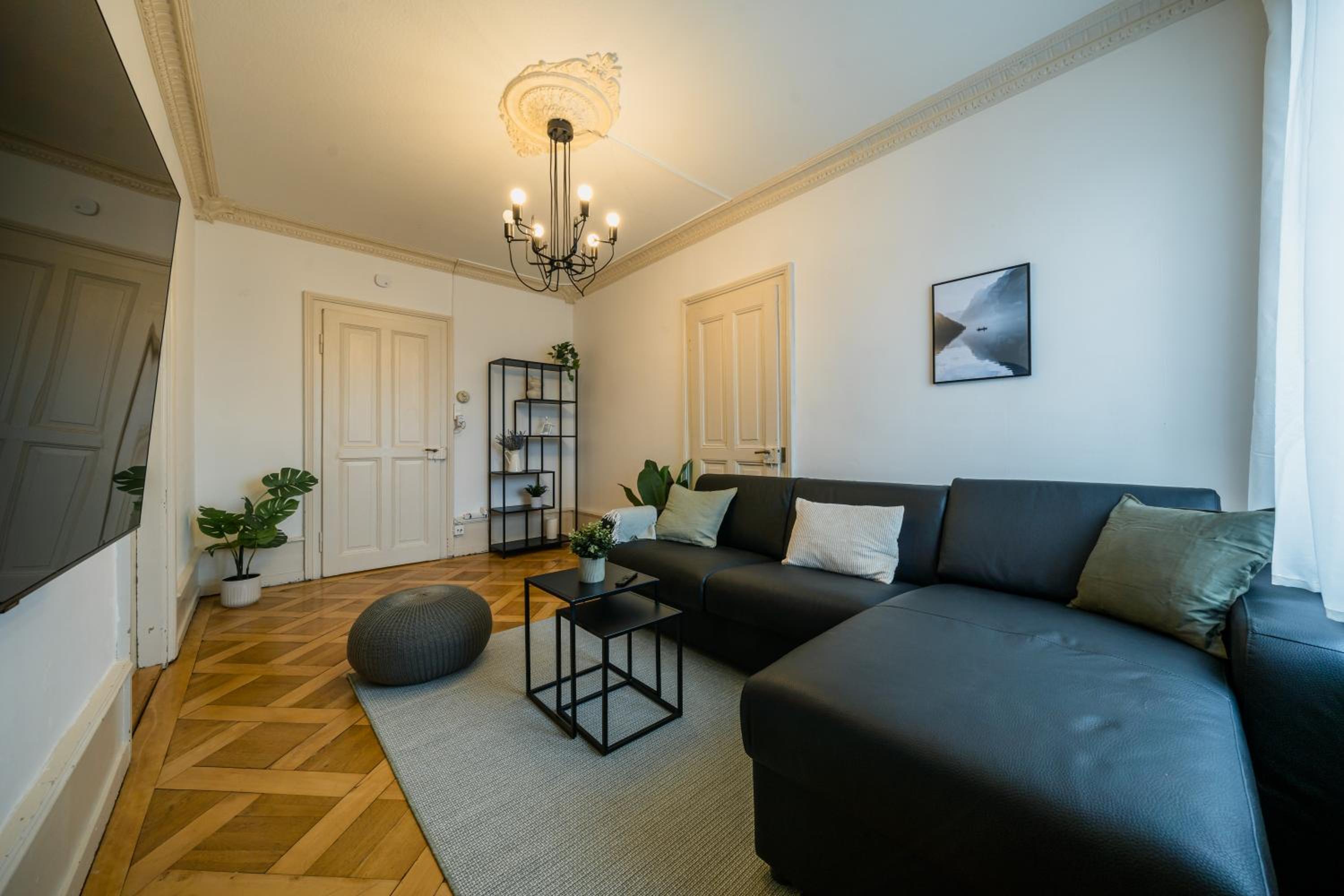 City Apartment with Rooftop Terrace