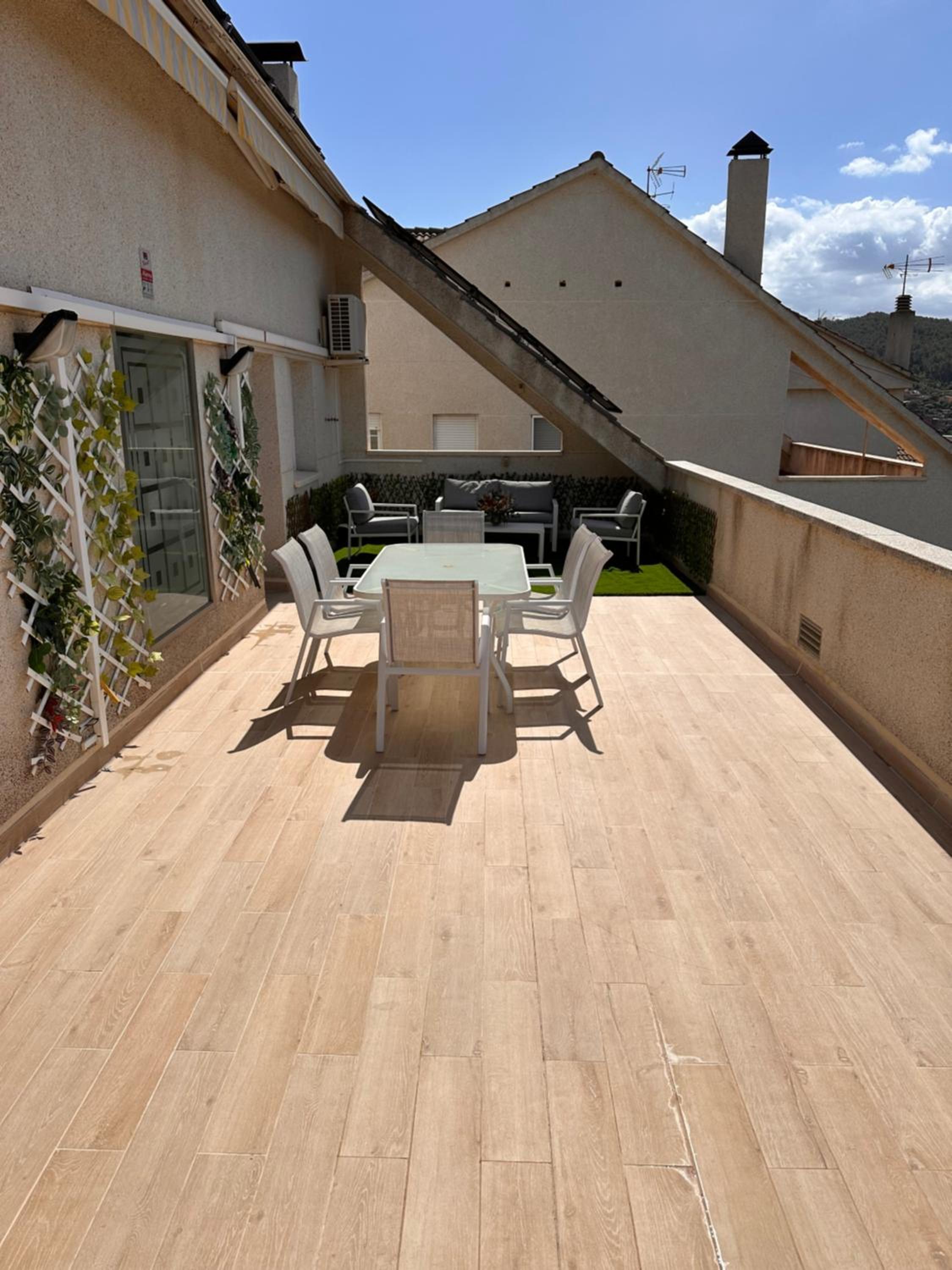 Sunny forest Villa near Barcelona