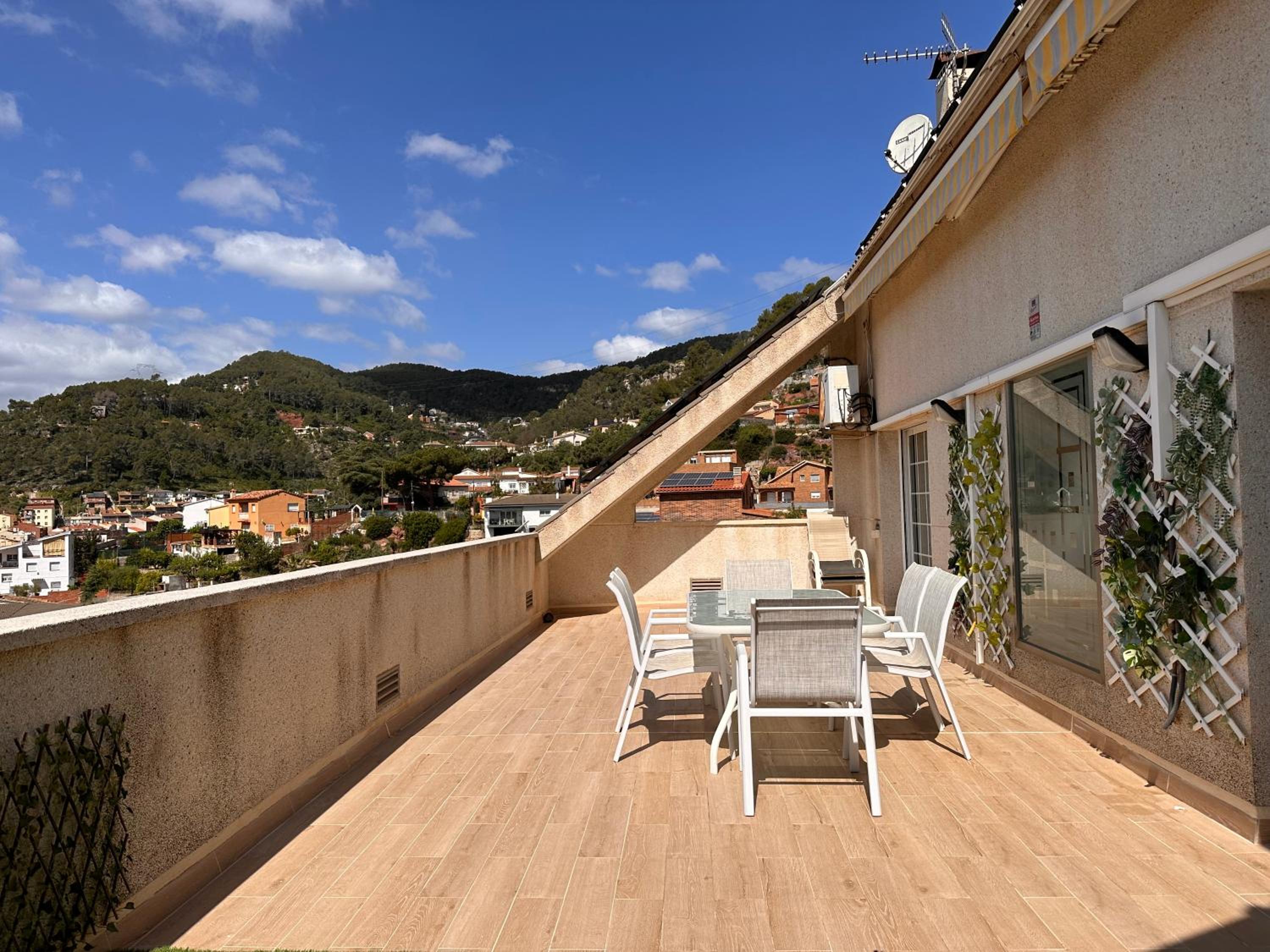 Sunny forest Villa near Barcelona