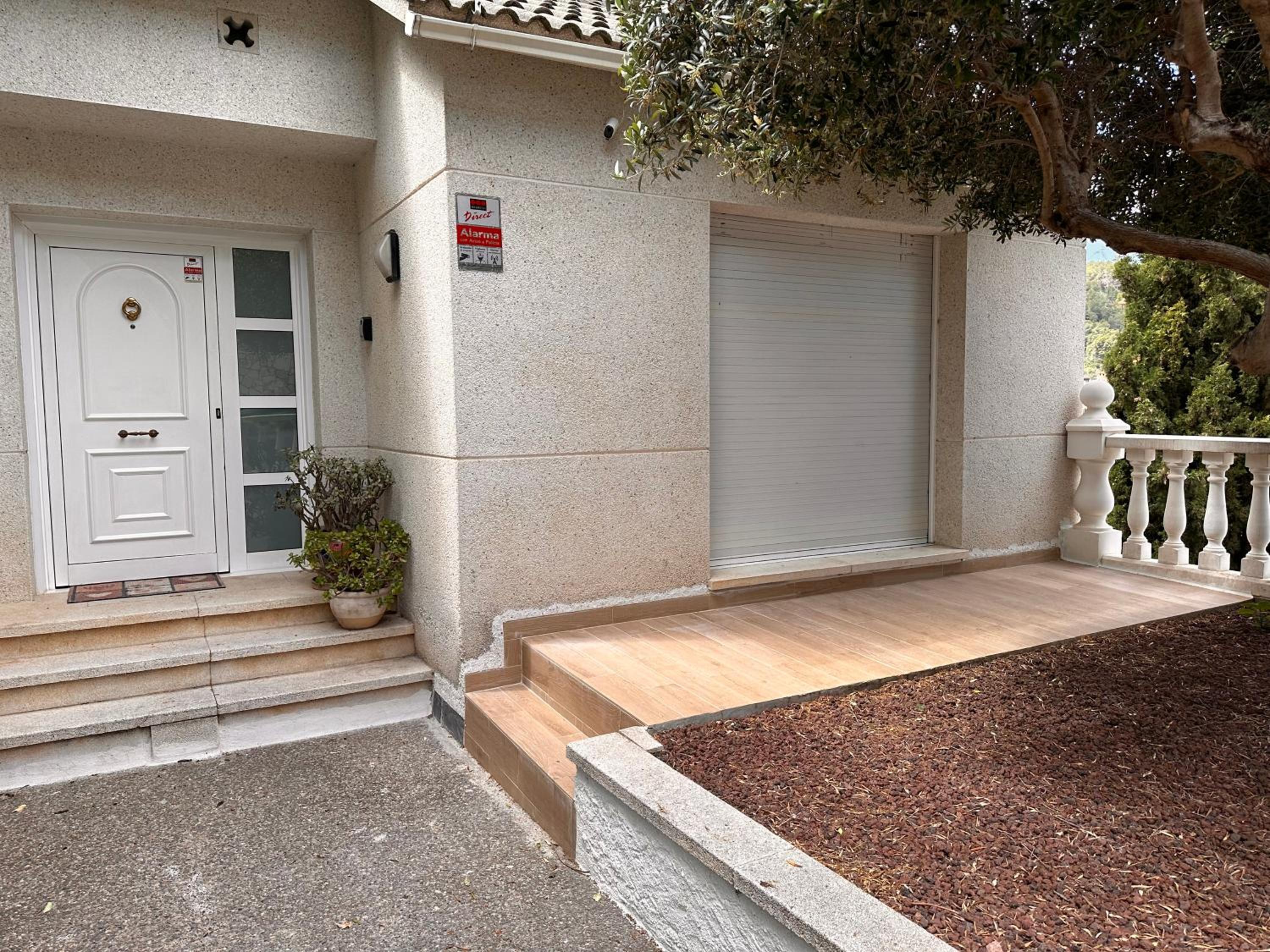 Sunny forest Villa near Barcelona