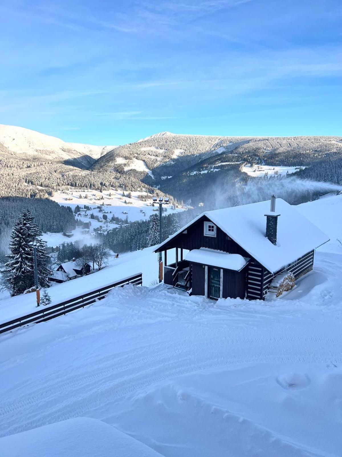 Bílá Labuť Pec view 2