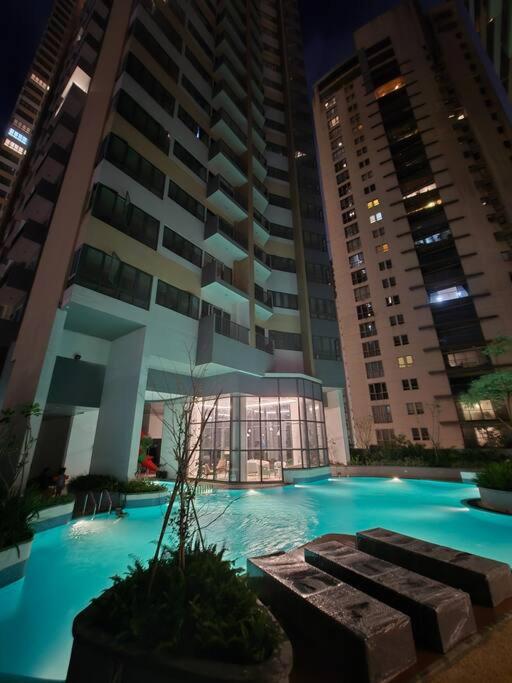 Colombo Skyline Luxury Apartments at Tri-Zen - Pool and Amazing City Views view 2