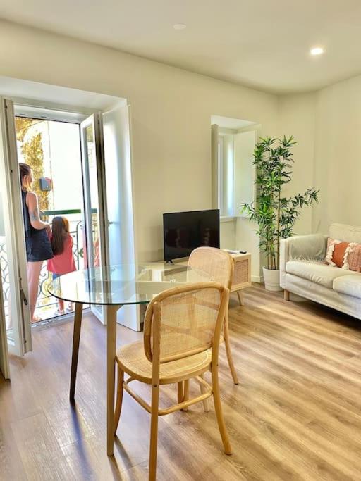 Graceful 1BDR Apartment 141 view 3