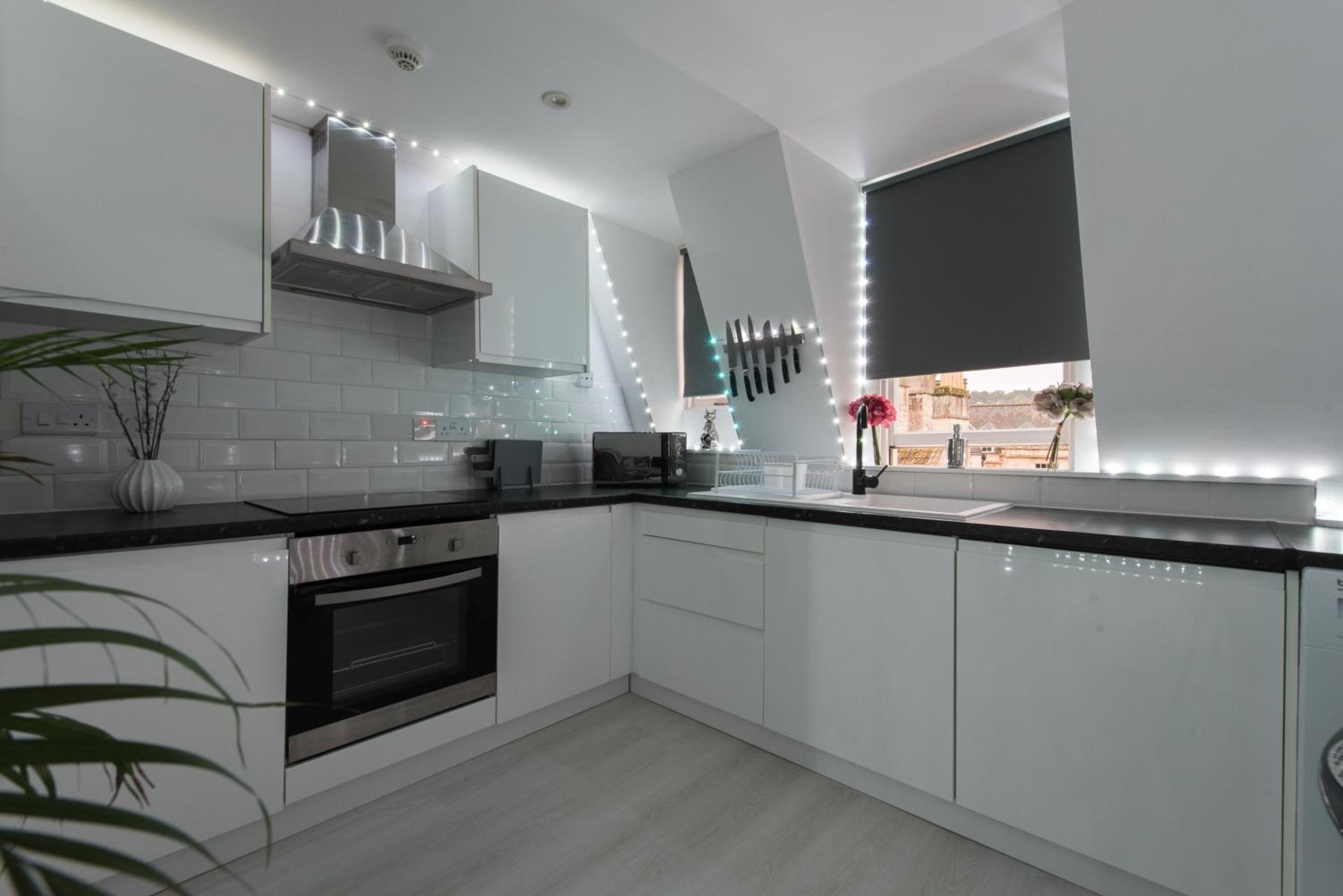 Parade Gardens Boutique Apartments- Central, Grade I Listed, 4K TVs, Hidden Views view 5