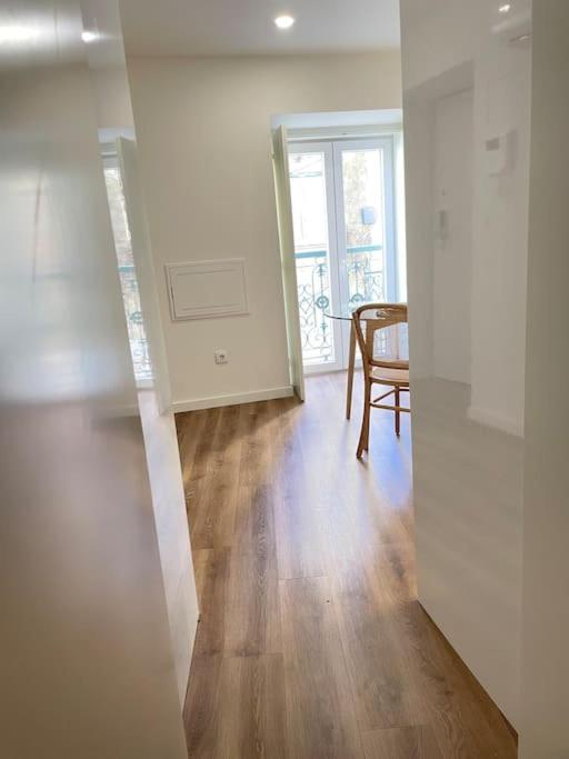 Graceful 1BDR Apartment 141 view 4