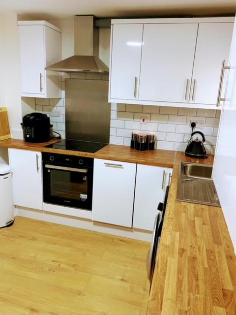 Manchester Live CoOp Apartment-Entire House with Free Parking and Garden- Etihad Stadium view 3