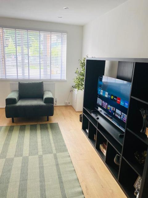 Manchester Live CoOp Apartment-Entire House with Free Parking and Garden- Etihad Stadium view 4