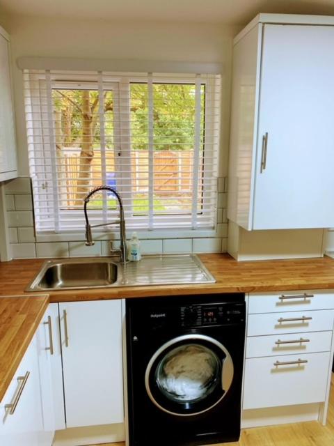 Manchester Live CoOp Apartment-Entire House with Free Parking and Garden- Etihad Stadium view 5