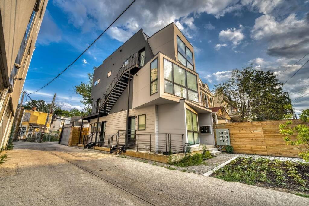 Luxury City Centered Oasis view 3