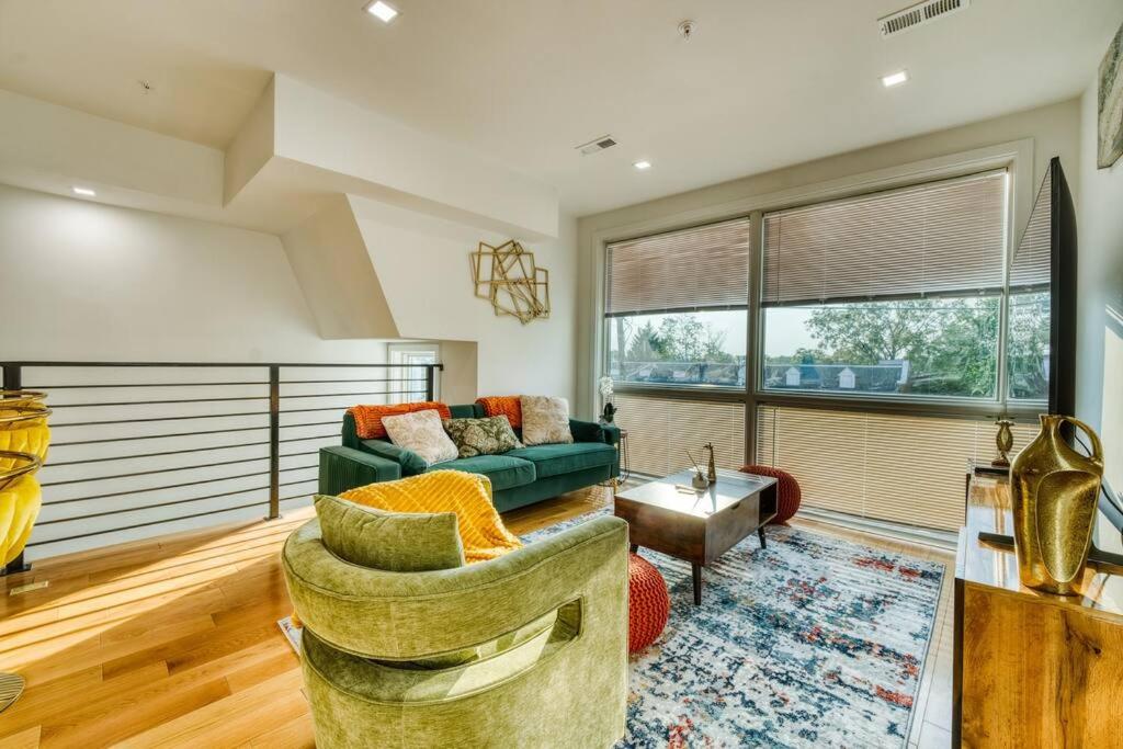 Luxury City Centered Oasis view 4