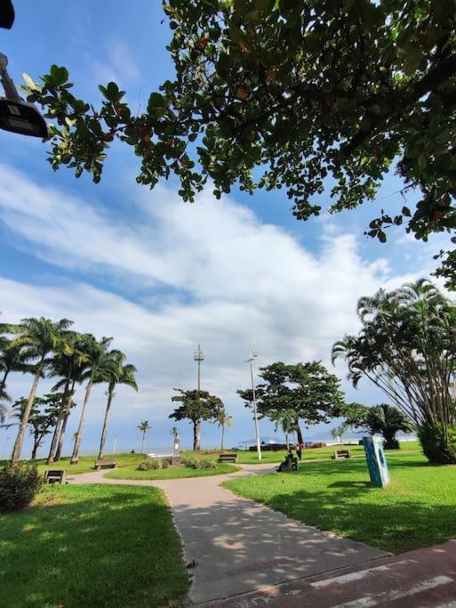 Apartamento em Santos na Beira mar com Vaga privativa e Wifi
