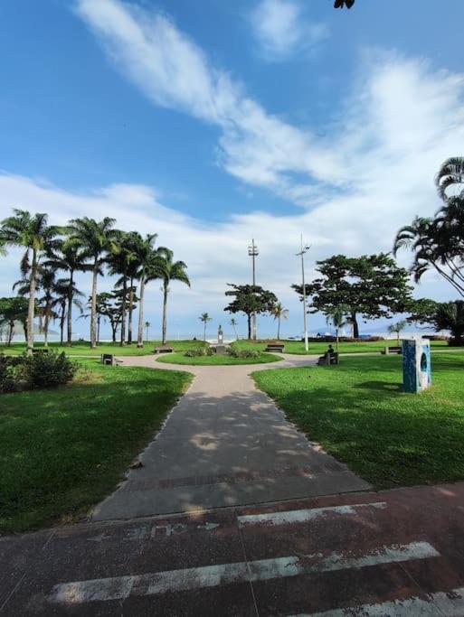 Apartamento em Santos na Beira mar com Vaga privativa e Wifi