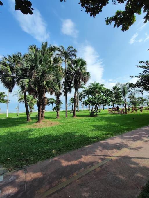 Apartamento em Santos na Beira mar com Vaga privativa e Wifi