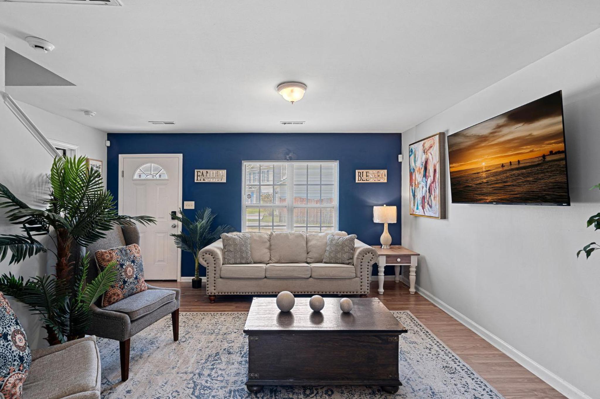Cozy 4BR Home Near Uptown -King Bed- Jacuzzi view 5