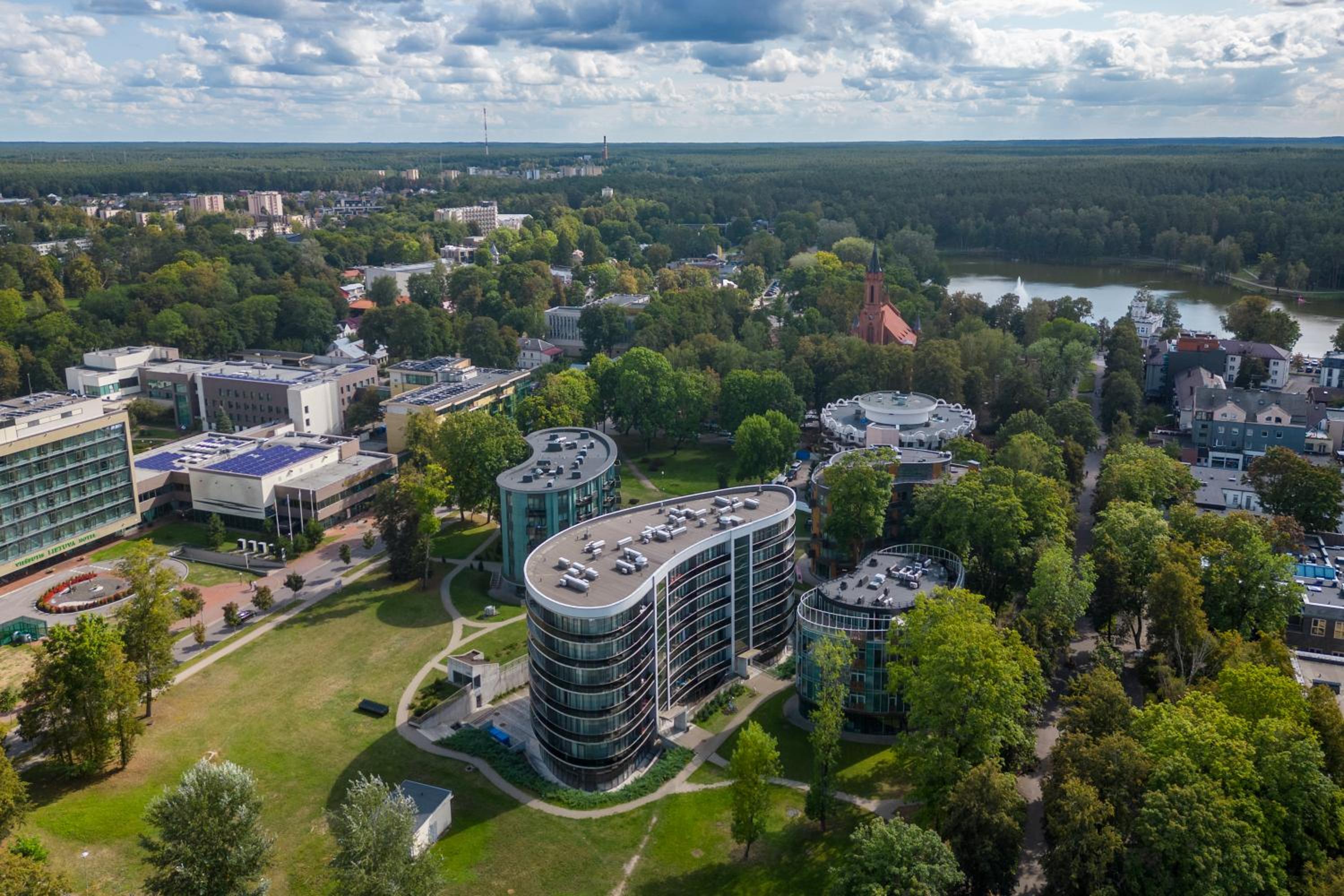 2 Bedroom Apt, 2 Garage Spots & Balconies, Self Check-in, by Cohost view 4