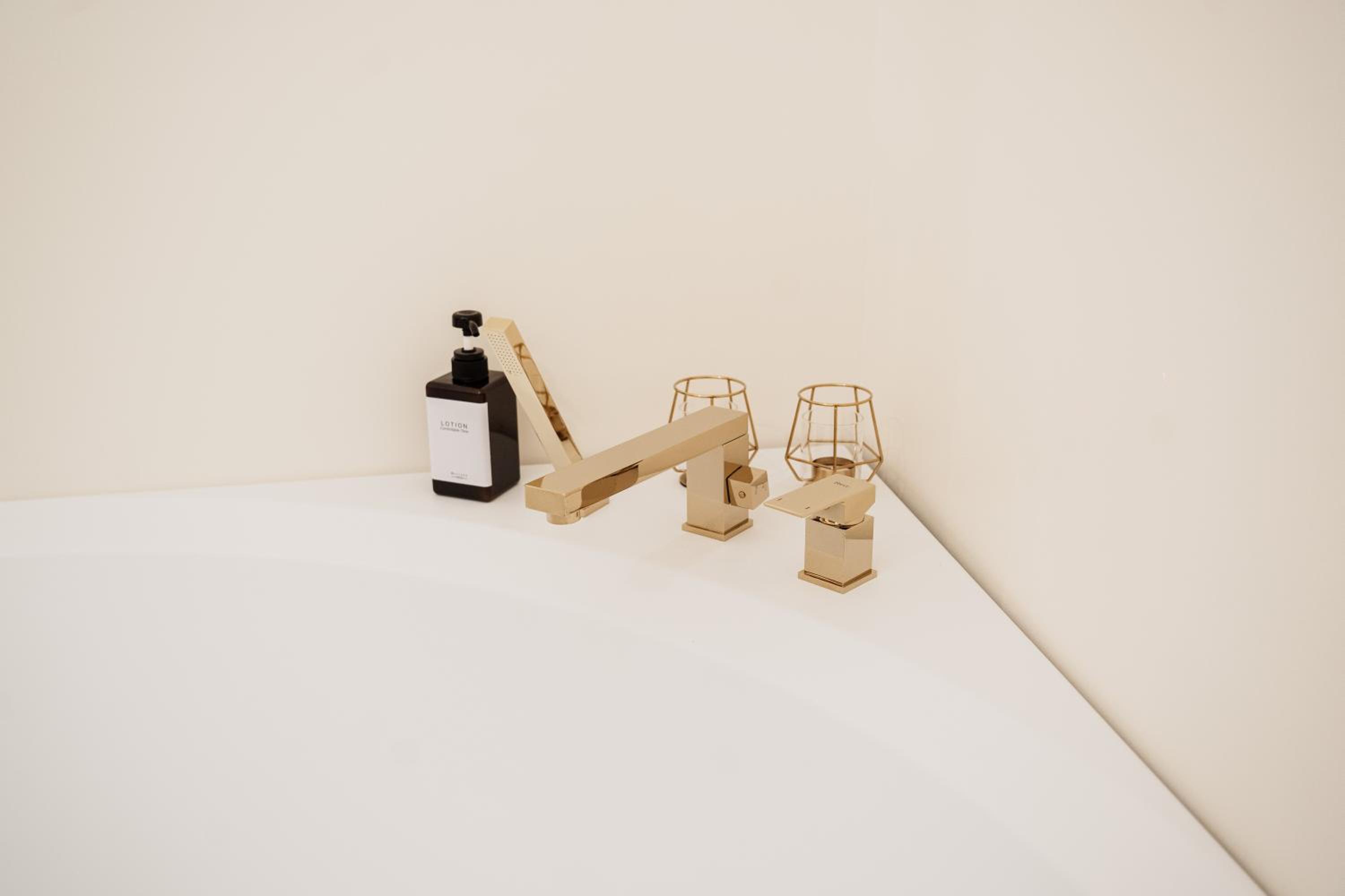 OAZA Design Apartments Jacuzzi Suite or Shower City Center Catania