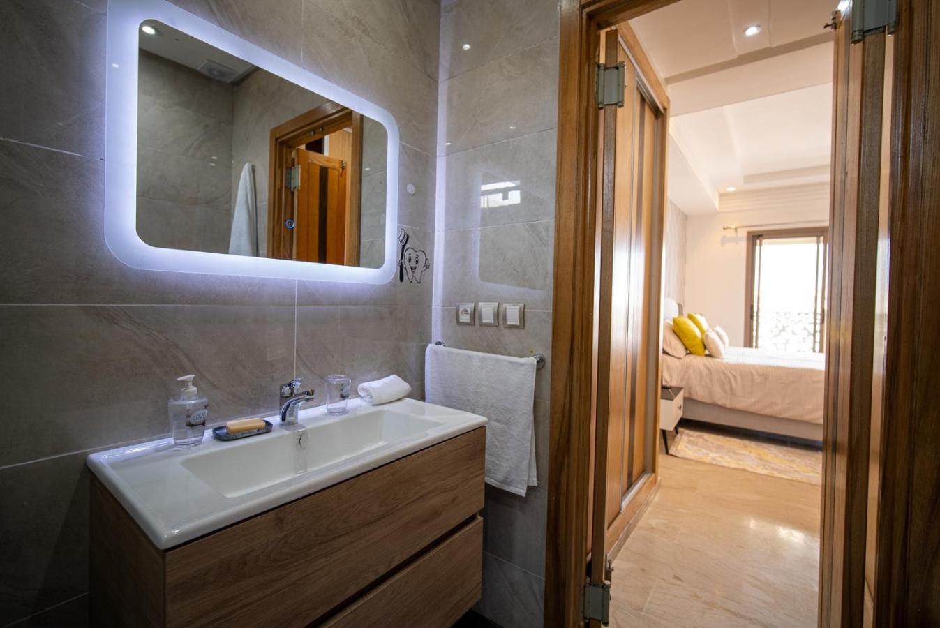 Welcome to Casa Luxe 3 King Beds Near CFC & Tram photo 5