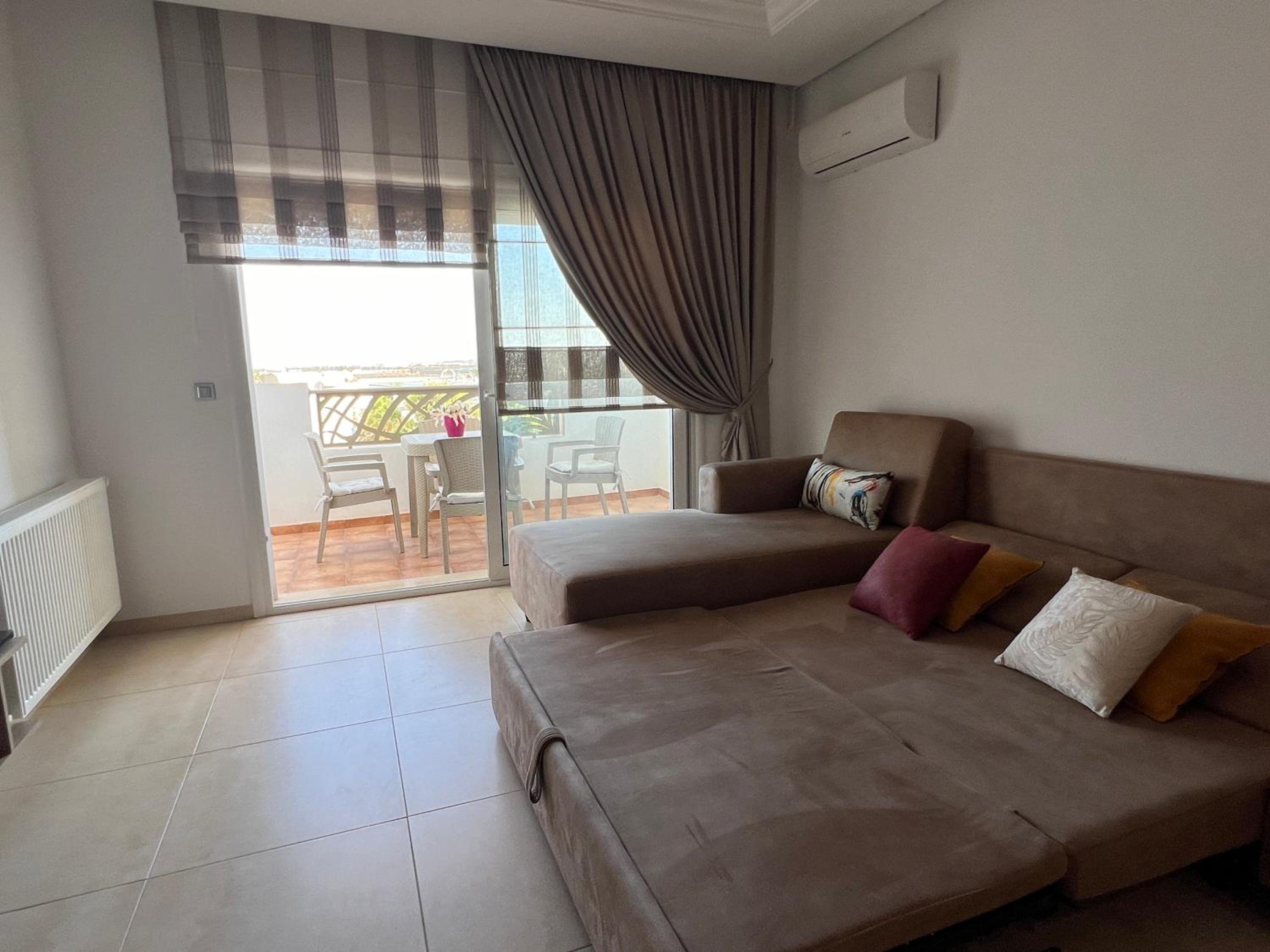 Outstanding Flat with pool and near the beach