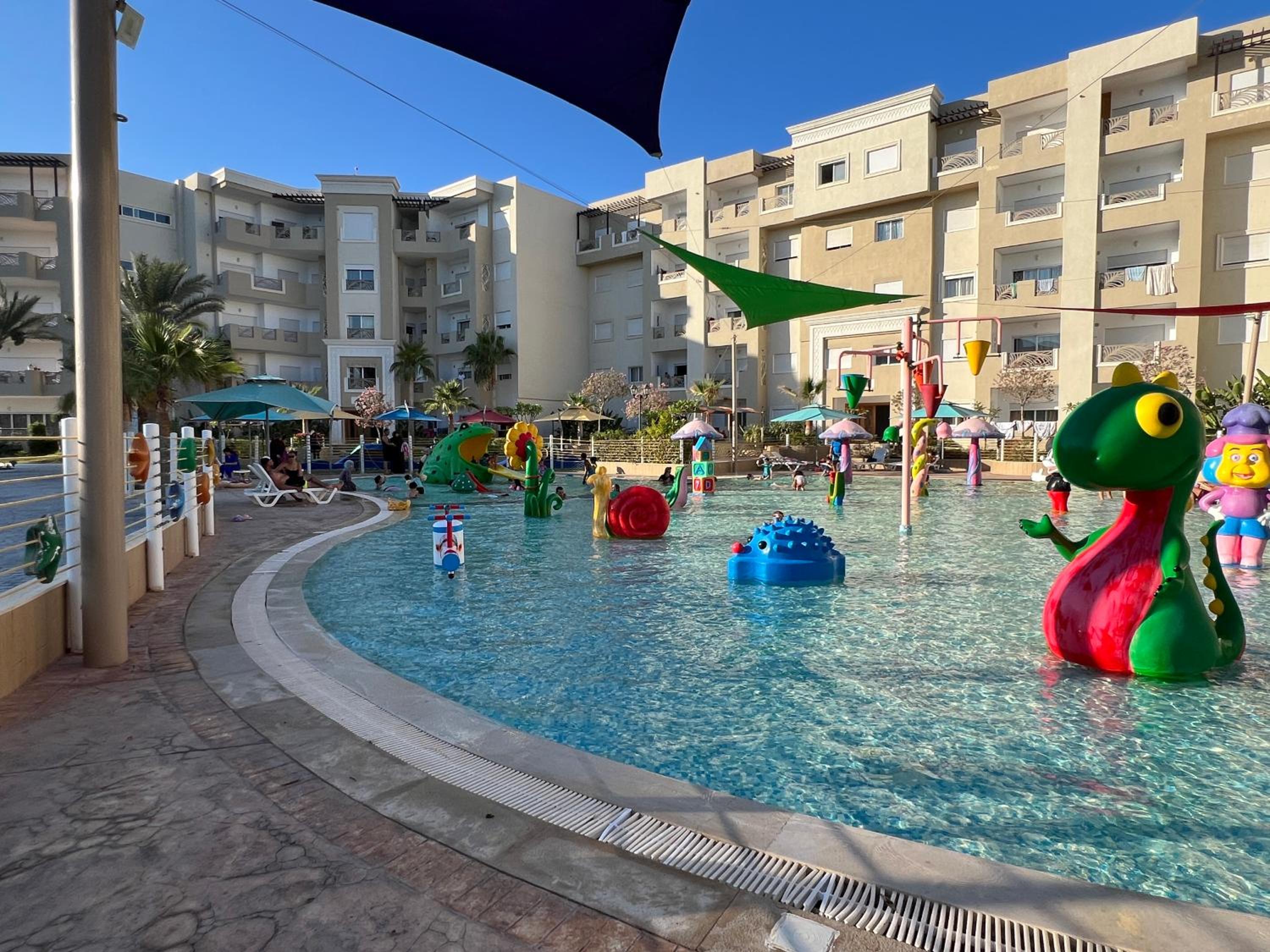 Outstanding Flat with pool and near the beach