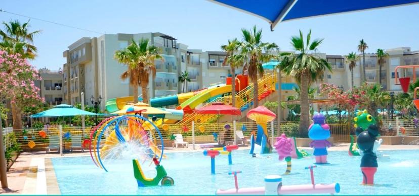 Outstanding Flat with pool and near the beach