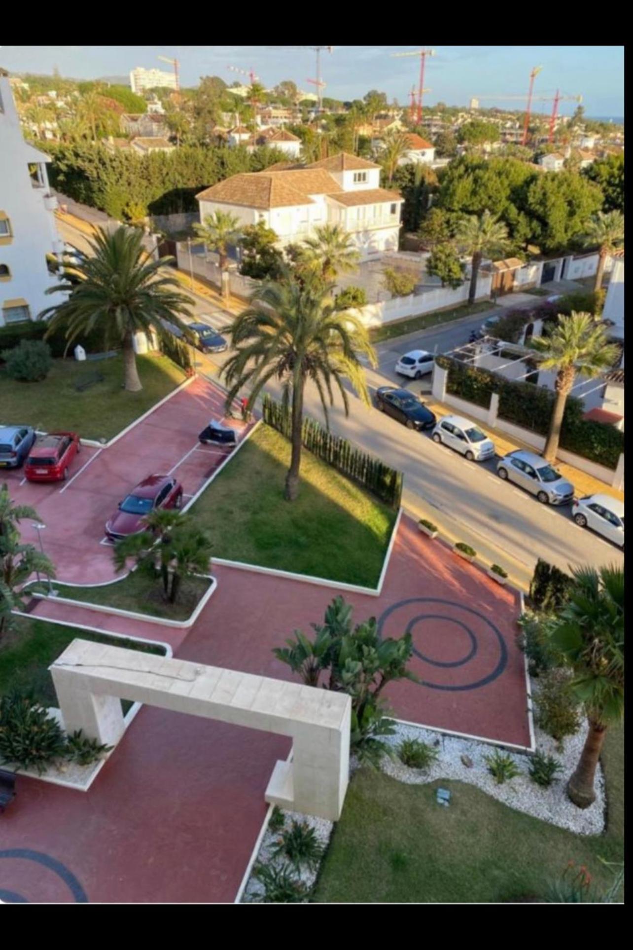 MARBELLA BEACHFRONT- Apartamento junto a la playa y con impresionantes vistas al mar